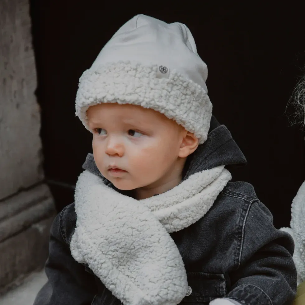 Kindermuts-teddy-off-white-Cloby-1 (1).webp